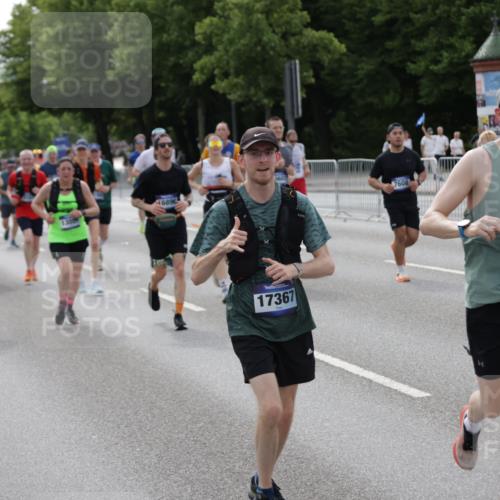 29.06.2025 - hella hamburg halbmarathon Jannik Wohlers http://msf.ph/oto/8165424 29.06.2025 10:20:37 Lombardsbrücke 1266, 1658, 2383, 2923, 2945, 2986, 3161, 3453, 3813, 4082, 4350, 5041, 5061, 5767, 6275, 6308, 7228, 7608, 8113, 8724, 8726, 9005, 9011, 9108, 9236, 9981, 10585, 10602, 11145, 11698, 12175, 12395, 12561, 12694, 12844, 13057, 13448, 13508, 14157, 14610, 14611, 14615, 14670, 14986, 15020, 15470, 15736, 15767, 15913, 16256, 16896, 16950, 17035, 17367, 17832, 18141, 18305, 18397, 18784, 19124, 19125 meine-sportfotos.de