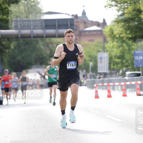 29.06.2025 - hella hamburg halbmarathon Jannik Wohlers http://msf.ph/oto/8165435 29.06.2025 09:40:50 Lombardsbrücke 7834, 7963, 11624, 17886 meine-sportfotos.de
