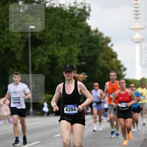 29.06.2025 - hella hamburg halbmarathon Dr. Thomas Lammeyer http://msf.ph/oto/8165444 29.06.2025 10:09:18 Kennedybrücke 1126, 1213, 1347, 1863, 2298, 2424, 2540, 2852, 3071, 3578, 4293, 4394, 4538, 5869, 6059, 6907, 6908, 7017, 7826, 8316, 8999, 9007, 9019, 9165, 9680, 10694, 11088 meine-sportfotos.de