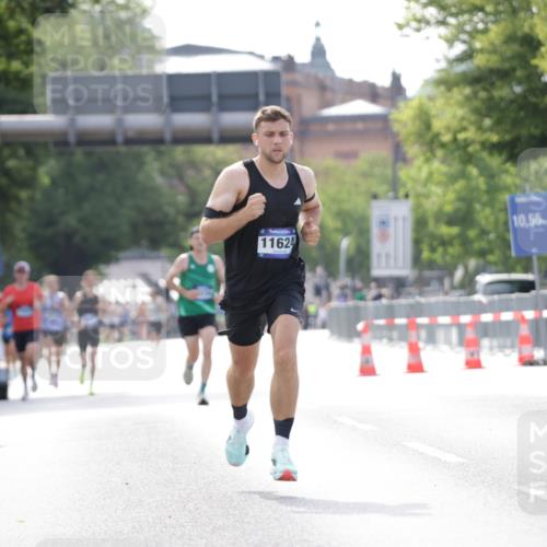 29.06.2025 - hella hamburg halbmarathon Jannik Wohlers http://msf.ph/oto/8165453 29.06.2025 09:40:50 Lombardsbrücke 7834, 7963, 11624, 17886 meine-sportfotos.de
