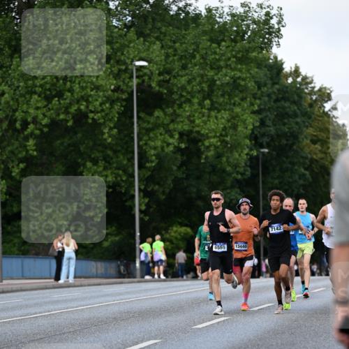 29.06.2025 - hella hamburg halbmarathon Dr. Thomas Lammeyer http://msf.ph/oto/8165463 29.06.2025 09:44:55 Kennedybrücke 1241, 2892, 4571, 6559, 7862, 10780, 11194 meine-sportfotos.de