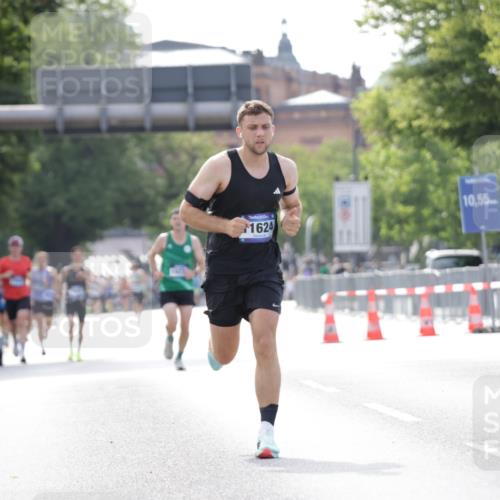 29.06.2025 - hella hamburg halbmarathon Jannik Wohlers http://msf.ph/oto/8165481 29.06.2025 09:40:50 Lombardsbrücke 7834, 7963, 11624, 17886 meine-sportfotos.de
