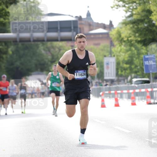 29.06.2025 - hella hamburg halbmarathon Jannik Wohlers http://msf.ph/oto/8165494 29.06.2025 09:40:50 Lombardsbrücke 7834, 7963, 11624, 17886 meine-sportfotos.de