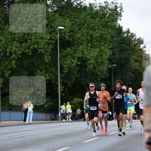 29.06.2025 - hella hamburg halbmarathon Dr. Thomas Lammeyer http://msf.ph/oto/8165502 29.06.2025 09:44:55 Kennedybrücke 1241, 2892, 4571, 6559, 7862, 10780, 11194 meine-sportfotos.de