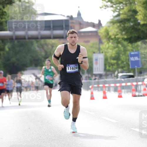 29.06.2025 - hella hamburg halbmarathon Jannik Wohlers http://msf.ph/oto/8165523 29.06.2025 09:40:50 Lombardsbrücke 7834, 7963, 11624, 17886 meine-sportfotos.de