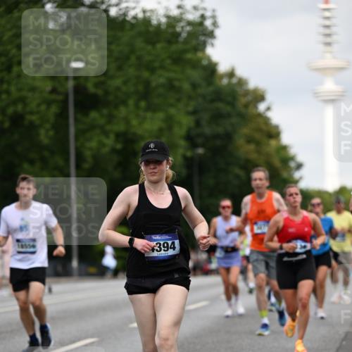 29.06.2025 - hella hamburg halbmarathon Dr. Thomas Lammeyer http://msf.ph/oto/8165527 29.06.2025 10:09:18 Kennedybrücke 1126, 1213, 1347, 1863, 2298, 2424, 2540, 2852, 3071, 3578, 4293, 4394, 4538, 5869, 6059, 6907, 6908, 7017, 7826, 8316, 8999, 9007, 9019, 9165, 9680, 10694, 11088 meine-sportfotos.de
