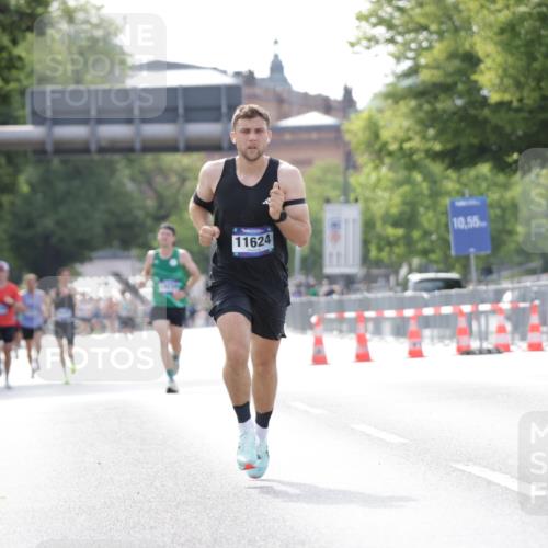 29.06.2025 - hella hamburg halbmarathon Jannik Wohlers http://msf.ph/oto/8165548 29.06.2025 09:40:51 Lombardsbrücke 7834, 7963, 11624, 17886 meine-sportfotos.de