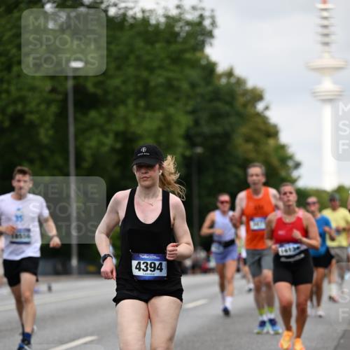 29.06.2025 - hella hamburg halbmarathon Dr. Thomas Lammeyer http://msf.ph/oto/8165551 29.06.2025 10:09:18 Kennedybrücke 1126, 1213, 1347, 1863, 2298, 2424, 2540, 2852, 3071, 3578, 4293, 4394, 4538, 5869, 6059, 6907, 6908, 7017, 7826, 8316, 8999, 9007, 9019, 9165, 9680, 10694, 11088 meine-sportfotos.de
