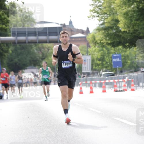29.06.2025 - hella hamburg halbmarathon Jannik Wohlers http://msf.ph/oto/8165578 29.06.2025 09:40:51 Lombardsbrücke 7834, 7963, 11624, 17886 meine-sportfotos.de