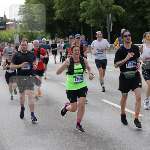 29.06.2025 - hella hamburg halbmarathon Jannik Wohlers http://msf.ph/oto/8165594 29.06.2025 10:20:39 Lombardsbrücke 1028, 1266, 1658, 2383, 2923, 2945, 2956, 2986, 3161, 3453, 3813, 4082, 4350, 5041, 5061, 5767, 6275, 6308, 7228, 7608, 8113, 8724, 8726, 9005, 9011, 9108, 9236, 10585, 10602, 11698, 11775, 12175, 12395, 12561, 12694, 13057, 13448, 13508, 14615, 14809, 14819, 14986, 15020, 15470, 15736, 15767, 15913, 16256, 16896, 17035, 17341, 17367, 17832, 18141, 18170, 18305, 18397, 18784, 18809, 19124 meine-sportfotos.de