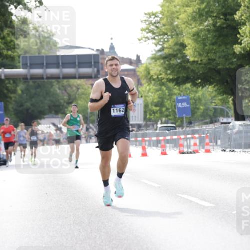 29.06.2025 - hella hamburg halbmarathon Jannik Wohlers http://msf.ph/oto/8165598 29.06.2025 09:40:51 Lombardsbrücke 7834, 7963, 11624, 17886 meine-sportfotos.de