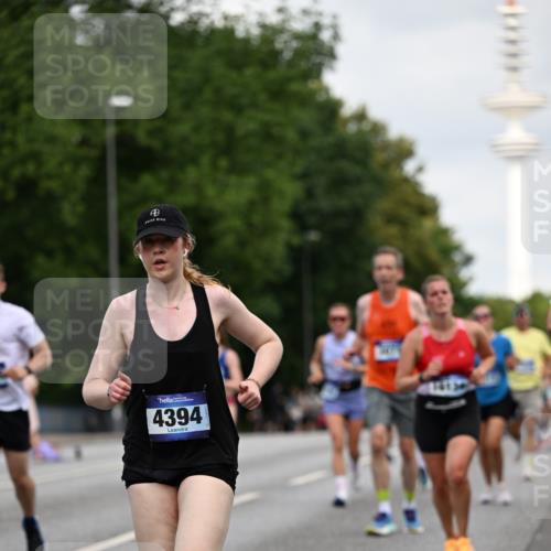 29.06.2025 - hella hamburg halbmarathon Dr. Thomas Lammeyer http://msf.ph/oto/8165606 29.06.2025 10:09:18 Kennedybrücke 1126, 1213, 1347, 1863, 2298, 2424, 2540, 2852, 3071, 3578, 4293, 4394, 4538, 5869, 6059, 6907, 6908, 7017, 7826, 8316, 8999, 9007, 9019, 9165, 9680, 10694, 11088 meine-sportfotos.de