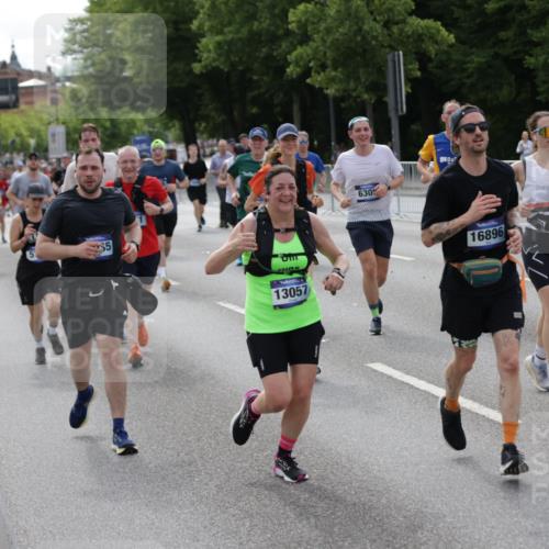 29.06.2025 - hella hamburg halbmarathon Jannik Wohlers http://msf.ph/oto/8165611 29.06.2025 10:20:39 Lombardsbrücke 1028, 1266, 1658, 2383, 2923, 2945, 2956, 2986, 3161, 3453, 3813, 4082, 4350, 5041, 5061, 5767, 6275, 6308, 7228, 7608, 8113, 8724, 8726, 9005, 9011, 9108, 9236, 10585, 10602, 11698, 11775, 12175, 12395, 12561, 12694, 13057, 13448, 13508, 14615, 14809, 14819, 14986, 15020, 15470, 15736, 15767, 15913, 16256, 16896, 17035, 17341, 17367, 17832, 18141, 18170, 18305, 18397, 18784, 18809, 19124 meine-sportfotos.de
