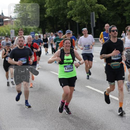 29.06.2025 - hella hamburg halbmarathon Jannik Wohlers http://msf.ph/oto/8165617 29.06.2025 10:20:39 Lombardsbrücke 1028, 1266, 1658, 2383, 2923, 2945, 2956, 2986, 3161, 3453, 3813, 4082, 4350, 5041, 5061, 5767, 6275, 6308, 7228, 7608, 8113, 8724, 8726, 9005, 9011, 9108, 9236, 10585, 10602, 11698, 11775, 12175, 12395, 12561, 12694, 13057, 13448, 13508, 14615, 14809, 14819, 14986, 15020, 15470, 15736, 15767, 15913, 16256, 16896, 17035, 17341, 17367, 17832, 18141, 18170, 18305, 18397, 18784, 18809, 19124 meine-sportfotos.de
