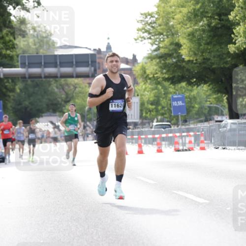 29.06.2025 - hella hamburg halbmarathon Jannik Wohlers http://msf.ph/oto/8165618 29.06.2025 09:40:51 Lombardsbrücke 7834, 7963, 11624, 17886 meine-sportfotos.de