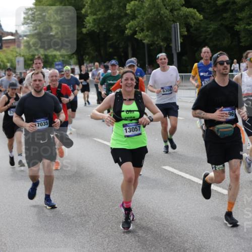 29.06.2025 - hella hamburg halbmarathon Jannik Wohlers http://msf.ph/oto/8165626 29.06.2025 10:20:39 Lombardsbrücke 1028, 1266, 1658, 2383, 2923, 2945, 2956, 2986, 3161, 3453, 3813, 4082, 4350, 5041, 5061, 5767, 6275, 6308, 7228, 7608, 8113, 8724, 8726, 9005, 9011, 9108, 9236, 10585, 10602, 11698, 11775, 12175, 12395, 12561, 12694, 13057, 13448, 13508, 14615, 14809, 14819, 14986, 15020, 15470, 15736, 15767, 15913, 16256, 16896, 17035, 17341, 17367, 17832, 18141, 18170, 18305, 18397, 18784, 18809, 19124 meine-sportfotos.de