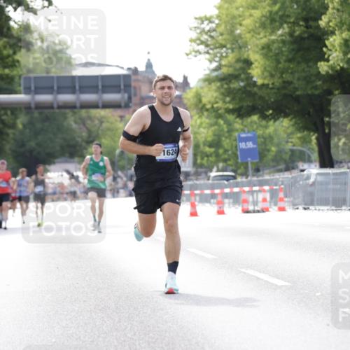 29.06.2025 - hella hamburg halbmarathon Jannik Wohlers http://msf.ph/oto/8165656 29.06.2025 09:40:51 Lombardsbrücke 7834, 7963, 11624, 17886 meine-sportfotos.de