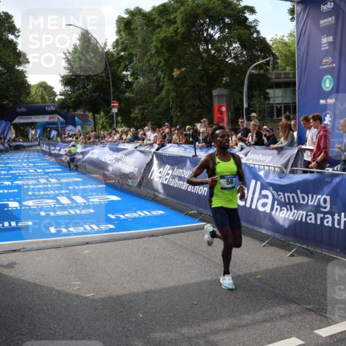 29.06.2025 - hella hamburg halbmarathon Zöllner http://msf.ph/oto/8165672 29.06.2025 10:04:38 Ziel  meine-sportfotos.de