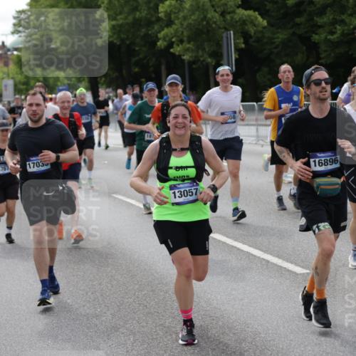 29.06.2025 - hella hamburg halbmarathon Jannik Wohlers http://msf.ph/oto/8165678 29.06.2025 10:20:39 Lombardsbrücke 1028, 1266, 1658, 2383, 2923, 2945, 2956, 2986, 3161, 3453, 3813, 4082, 4350, 5041, 5061, 5767, 6275, 6308, 7228, 7608, 8113, 8724, 8726, 9005, 9011, 9108, 9236, 10585, 10602, 11698, 11775, 12175, 12395, 12561, 12694, 13057, 13448, 13508, 14615, 14809, 14819, 14986, 15020, 15470, 15736, 15767, 15913, 16256, 16896, 17035, 17341, 17367, 17832, 18141, 18170, 18305, 18397, 18784, 18809, 19124 meine-sportfotos.de