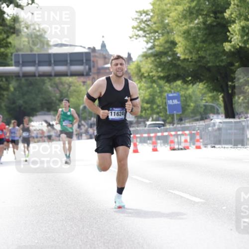 29.06.2025 - hella hamburg halbmarathon Jannik Wohlers http://msf.ph/oto/8165684 29.06.2025 09:40:51 Lombardsbrücke 7834, 7963, 11624, 17886 meine-sportfotos.de