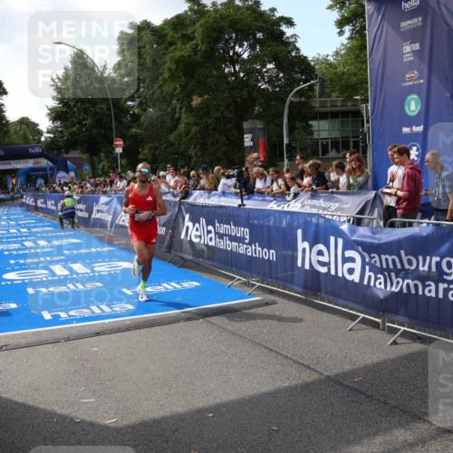 29.06.2025 - hella hamburg halbmarathon Zöllner http://msf.ph/oto/8165693 29.06.2025 10:05:15 Ziel 21, 20052, 20518 meine-sportfotos.de