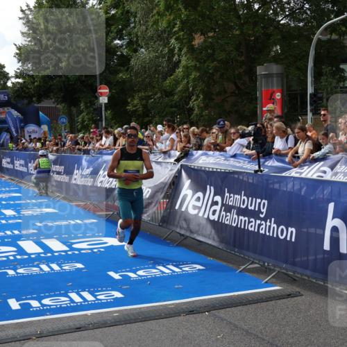 29.06.2025 - hella hamburg halbmarathon Zöllner http://msf.ph/oto/8165720 29.06.2025 10:05:24 Ziel 17, 19 meine-sportfotos.de