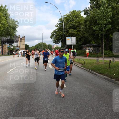 29.06.2025 - hella hamburg halbmarathon Yannick Fuchs http://msf.ph/oto/8165738 29.06.2025 10:40:17 20KM 1569, 1600, 1759, 1920, 2048, 2138, 2189, 2590, 2707, 3056, 3186, 3477, 4345, 4854, 6071, 6290, 6460, 6532, 6711, 7385, 7450, 7961, 8269, 8577, 8668, 9585, 10792, 10796, 11094, 11125, 11495, 11773, 11936, 12084, 12277, 13525, 14062, 14200, 14228, 14385, 14462, 14804, 14911, 15563, 15741, 16513, 16624, 17499, 17674, 17835, 18081, 18637, 18878 meine-sportfotos.de
