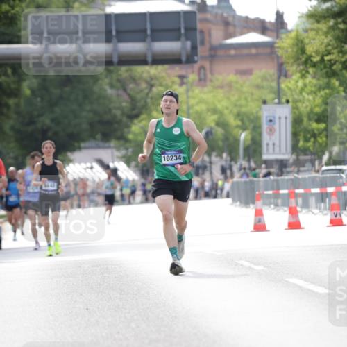 29.06.2025 - hella hamburg halbmarathon Jannik Wohlers http://msf.ph/oto/8165740 29.06.2025 09:40:53 Lombardsbrücke 7834, 7963, 10234, 11624, 17886 meine-sportfotos.de