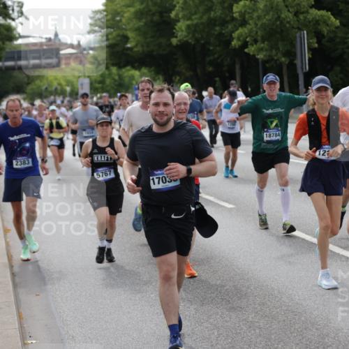 29.06.2025 - hella hamburg halbmarathon Jannik Wohlers http://msf.ph/oto/8165758 29.06.2025 10:20:40 Lombardsbrücke 1028, 1266, 1658, 2383, 2956, 2986, 3161, 3453, 3813, 4082, 4350, 5041, 5061, 5767, 6275, 6308, 7228, 7608, 8724, 8726, 9005, 9011, 9108, 9236, 9501, 10585, 10602, 11698, 11775, 12175, 12395, 12561, 12694, 13057, 13448, 13508, 14499, 14519, 14615, 14809, 14819, 14986, 15020, 15470, 15736, 15767, 15913, 16256, 16896, 17035, 17341, 17367, 18141, 18170, 18305, 18397, 18784, 18809, 19124 meine-sportfotos.de