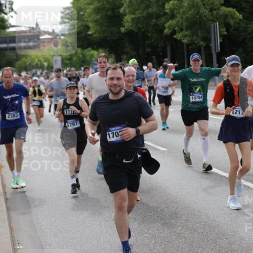 29.06.2025 - hella hamburg halbmarathon Jannik Wohlers http://msf.ph/oto/8165770 29.06.2025 10:20:40 Lombardsbrücke 1028, 1266, 1658, 2383, 2956, 2986, 3161, 3453, 3813, 4082, 4350, 5041, 5061, 5767, 6275, 6308, 7228, 7608, 8724, 8726, 9005, 9011, 9108, 9236, 9501, 10585, 10602, 11698, 11775, 12175, 12395, 12561, 12694, 13057, 13448, 13508, 14499, 14519, 14615, 14809, 14819, 14986, 15020, 15470, 15736, 15767, 15913, 16256, 16896, 17035, 17341, 17367, 18141, 18170, 18305, 18397, 18784, 18809, 19124 meine-sportfotos.de