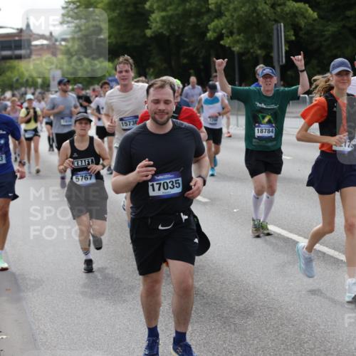 29.06.2025 - hella hamburg halbmarathon Jannik Wohlers http://msf.ph/oto/8165830 29.06.2025 10:20:40 Lombardsbrücke 1028, 1266, 1658, 2383, 2956, 2986, 3161, 3453, 3813, 4082, 4350, 5041, 5061, 5767, 6275, 6308, 7228, 7608, 8724, 8726, 9005, 9011, 9108, 9236, 9501, 10585, 10602, 11698, 11775, 12175, 12395, 12561, 12694, 13057, 13448, 13508, 14499, 14519, 14615, 14809, 14819, 14986, 15020, 15470, 15736, 15767, 15913, 16256, 16896, 17035, 17341, 17367, 18141, 18170, 18305, 18397, 18784, 18809, 19124 meine-sportfotos.de