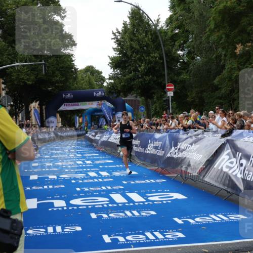 29.06.2025 - hella hamburg halbmarathon Zöllner http://msf.ph/oto/8165831 29.06.2025 10:06:03 Ziel 24 meine-sportfotos.de