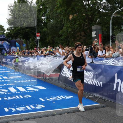 29.06.2025 - hella hamburg halbmarathon Zöllner http://msf.ph/oto/8165883 29.06.2025 10:06:04 Ziel 24 meine-sportfotos.de