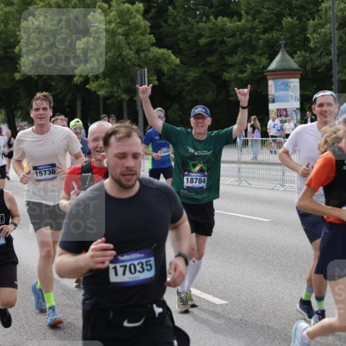 29.06.2025 - hella hamburg halbmarathon Jannik Wohlers http://msf.ph/oto/8165903 29.06.2025 10:20:41 Lombardsbrücke 1028, 1266, 1658, 2383, 2956, 2986, 3161, 3453, 3813, 4082, 4350, 5041, 5061, 5767, 6275, 6308, 7228, 7608, 8724, 8726, 9005, 9011, 9108, 9236, 9501, 10585, 10602, 11698, 11775, 12175, 12395, 12561, 12694, 13057, 13448, 13508, 14499, 14519, 14615, 14809, 14819, 14986, 15020, 15470, 15736, 15767, 15913, 16256, 16896, 17035, 17341, 17367, 18170, 18305, 18397, 18784, 18809 meine-sportfotos.de