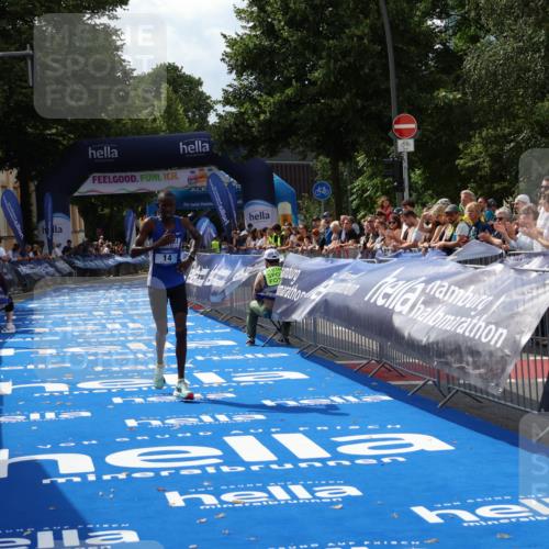 29.06.2025 - hella hamburg halbmarathon Zöllner http://msf.ph/oto/8165908 29.06.2025 10:06:34 Ziel 14 meine-sportfotos.de