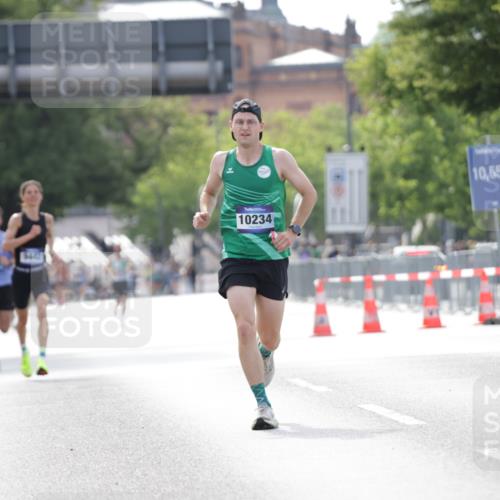 29.06.2025 - hella hamburg halbmarathon Jannik Wohlers http://msf.ph/oto/8165915 29.06.2025 09:40:54 Lombardsbrücke 7834, 7963, 10234, 11624, 17886 meine-sportfotos.de
