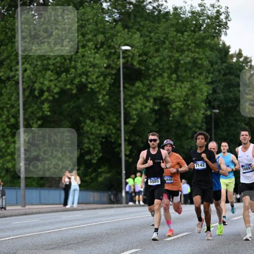 29.06.2025 - hella hamburg halbmarathon Dr. Thomas Lammeyer http://msf.ph/oto/8165920 29.06.2025 09:44:56 Kennedybrücke 1241, 2892, 6559, 7862, 10780, 11194 meine-sportfotos.de