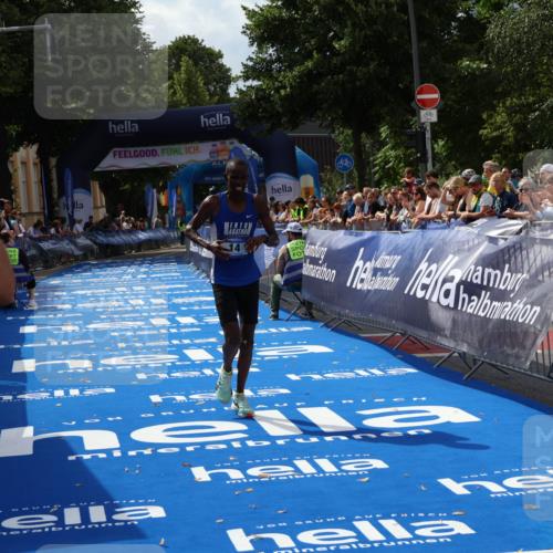29.06.2025 - hella hamburg halbmarathon Zöllner http://msf.ph/oto/8165927 29.06.2025 10:06:35 Ziel 14 meine-sportfotos.de