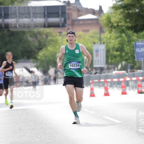 29.06.2025 - hella hamburg halbmarathon Jannik Wohlers http://msf.ph/oto/8165930 29.06.2025 09:40:55 Lombardsbrücke 7834, 7963, 10234, 11624, 17886 meine-sportfotos.de
