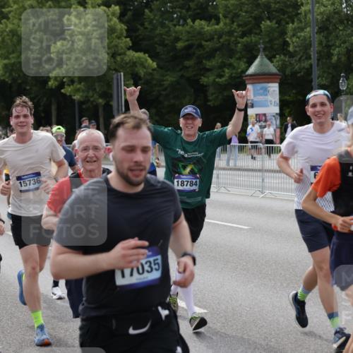 29.06.2025 - hella hamburg halbmarathon Jannik Wohlers http://msf.ph/oto/8165943 29.06.2025 10:20:41 Lombardsbrücke 1028, 1266, 1658, 2383, 2956, 2986, 3161, 3453, 3813, 4082, 4350, 5041, 5061, 5767, 6275, 6308, 7228, 7608, 8724, 8726, 9005, 9011, 9108, 9236, 9501, 10585, 10602, 11698, 11775, 12175, 12395, 12561, 12694, 13057, 13448, 13508, 14499, 14519, 14615, 14809, 14819, 14986, 15020, 15470, 15736, 15767, 15913, 16256, 16896, 17035, 17341, 17367, 18170, 18305, 18397, 18784, 18809 meine-sportfotos.de