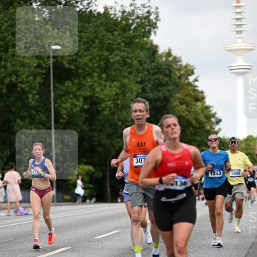 29.06.2025 - hella hamburg halbmarathon Dr. Thomas Lammeyer http://msf.ph/oto/8165944 29.06.2025 10:09:20 Kennedybrücke 1213, 1347, 1863, 2298, 2424, 2540, 3071, 3578, 4394, 5869, 6059, 6907, 6908, 7017, 7826, 8316, 8999, 9007, 9019, 9075, 9165, 9680, 10694, 11088 meine-sportfotos.de