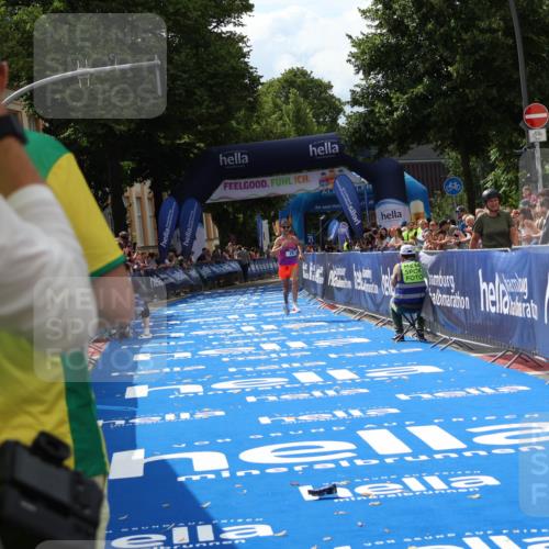 29.06.2025 - hella hamburg halbmarathon Zöllner http://msf.ph/oto/8165954 29.06.2025 10:09:01 Ziel 29 meine-sportfotos.de