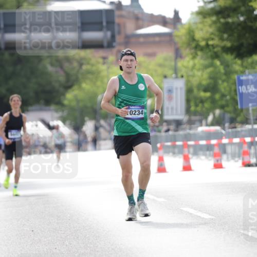 29.06.2025 - hella hamburg halbmarathon Jannik Wohlers http://msf.ph/oto/8165967 29.06.2025 09:40:55 Lombardsbrücke 7834, 7963, 10234, 11624, 17886 meine-sportfotos.de