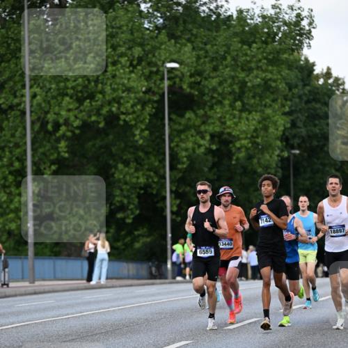 29.06.2025 - hella hamburg halbmarathon Dr. Thomas Lammeyer http://msf.ph/oto/8165969 29.06.2025 09:44:56 Kennedybrücke 1241, 2892, 6559, 7862, 10780, 11194 meine-sportfotos.de