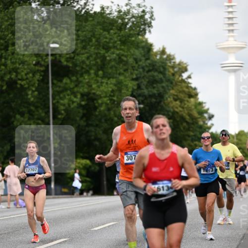 29.06.2025 - hella hamburg halbmarathon Dr. Thomas Lammeyer http://msf.ph/oto/8165985 29.06.2025 10:09:20 Kennedybrücke 1213, 1347, 1863, 2298, 2424, 2540, 3071, 3578, 4394, 5869, 6059, 6907, 6908, 7017, 7826, 8316, 8999, 9007, 9019, 9075, 9165, 9680, 10694, 11088 meine-sportfotos.de
