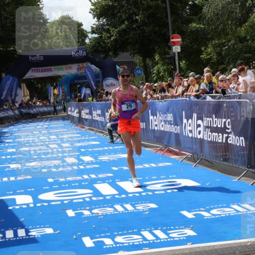 29.06.2025 - hella hamburg halbmarathon Zöllner http://msf.ph/oto/8165986 29.06.2025 10:09:04 Ziel 29 meine-sportfotos.de