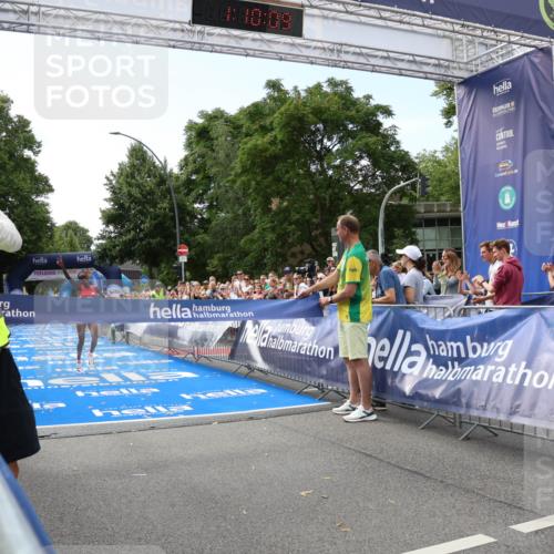 29.06.2025 - hella hamburg halbmarathon Zöllner http://msf.ph/oto/8165990 29.06.2025 10:10:13 Ziel 48 meine-sportfotos.de