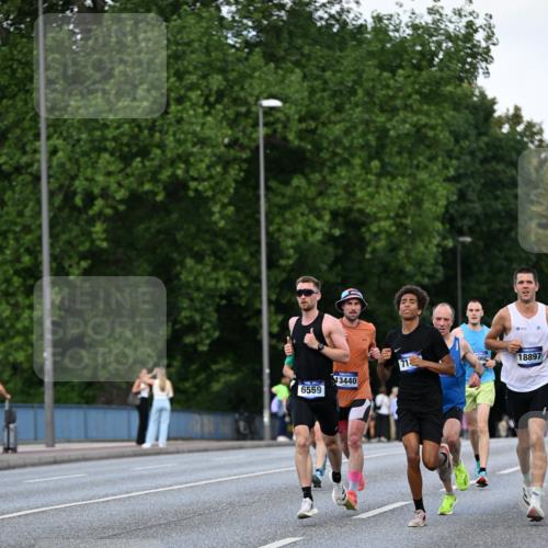 29.06.2025 - hella hamburg halbmarathon Dr. Thomas Lammeyer http://msf.ph/oto/8166004 29.06.2025 09:44:56 Kennedybrücke 1241, 2892, 6559, 7862, 10780, 11194 meine-sportfotos.de