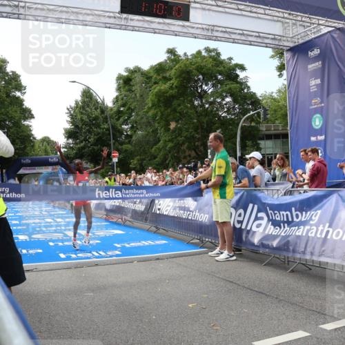 29.06.2025 - hella hamburg halbmarathon Zöllner http://msf.ph/oto/8166007 29.06.2025 10:10:13 Ziel 48 meine-sportfotos.de