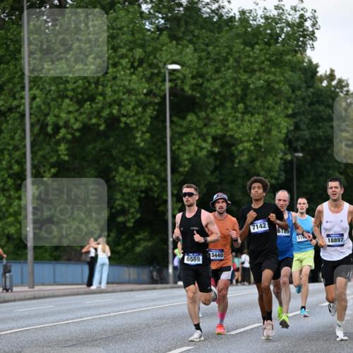 29.06.2025 - hella hamburg halbmarathon Dr. Thomas Lammeyer http://msf.ph/oto/8166025 29.06.2025 09:44:57 Kennedybrücke 1241, 2892, 6559, 7862, 10780, 11194 meine-sportfotos.de